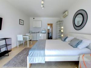 One-Bedroom Apartment With Terrace And Sea View Superior 1