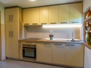 Hillside Haven Holiday Home with Sauna and Hot-Tub - One Bedroom Holiday Home with Sauna and Hot-Tub