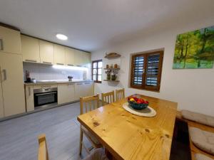 Hillside Haven Holiday Home with Sauna and Hot-Tub - One Bedroom Holiday Home with Sauna and Hot-Tub