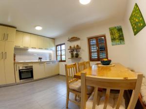 Hillside Haven Holiday Home with Sauna and Hot-Tub - One Bedroom Holiday Home with Sauna and Hot-Tub