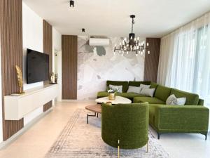 Three-Bedroom Penthouse The Riviera Three -S3