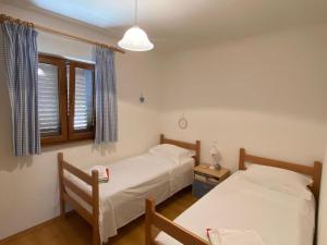 Villa Oliva - Two Bedroom Villa with Terrace and Swimming pool