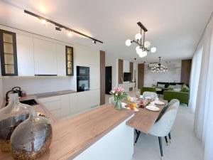 Three-Bedroom Penthouse The Riviera Three -S3