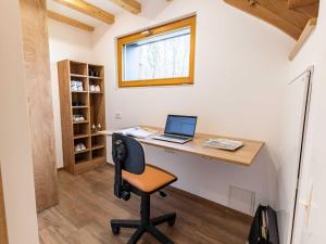 Elegant Warm Bliss Hideaway Escape Lodge - Holiday Home with Hot-Tub