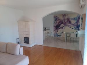 Three Bedroom Apartment With Terrace And Sea View