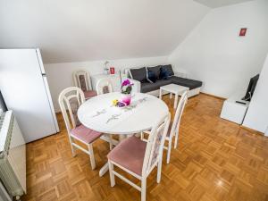 Mountain View Haven Apartments - One Bedroom Apartment with Balcony