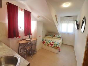 Apartments Clementina Sunrise-Standard Studio Apartment RED