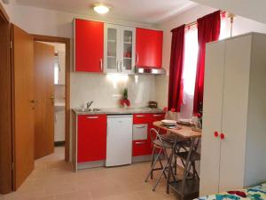 Apartments Clementina Sunrise-Standard Studio Apartment RED