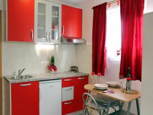 Apartments Clementina Sunrise-Standard Studio Apartment RED