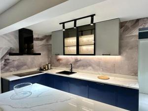 Two-Bedroom Apartment with private pool The Bayfront One -S5