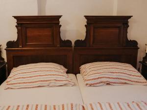 Enchanted Misty Valley Cottage Apartments - One Bedroom Apartment