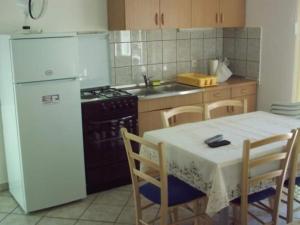 Apartments Degi - One Bedroom Apartment BIG - yard