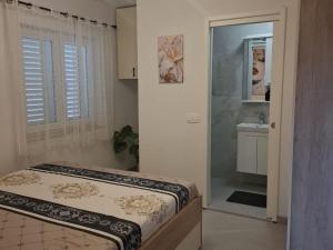 Apartment Jaki - One Bedroom Apartment with Garden View