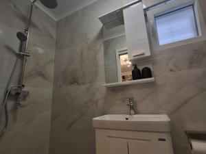 Apartment Jaki - One Bedroom Apartment with Garden View