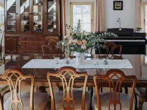 Enchanted Misty Valley Cottage Apartments - Standard One Bedroom Apartment