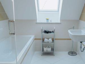 Enchanted Misty Valley Cottage Apartments - Comfort One Bedroom Apartment