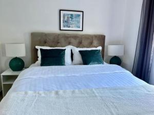 One Bedroom Apartment with Balcony 2