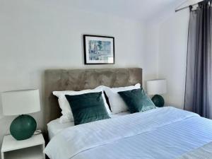 One Bedroom Apartment with Balcony 2