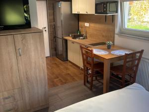 Meadow Tranquil Apartments with Evergreen Garden - Studio Apartment