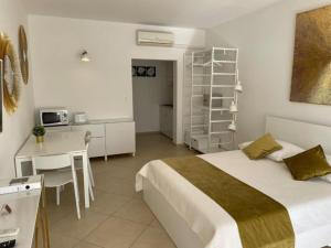 Studio Apartment With Balcony And Sea View S2