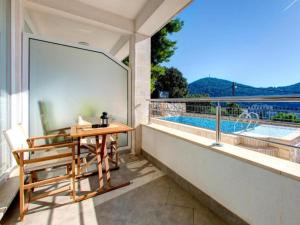 Studio Apartment With Balcony And Sea View S2