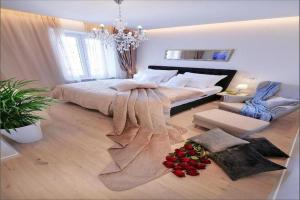 Via Porto Rooms - Deluxe Room with King Size Bed
