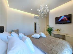 Via Porto Rooms - Deluxe Room with King Size Bed