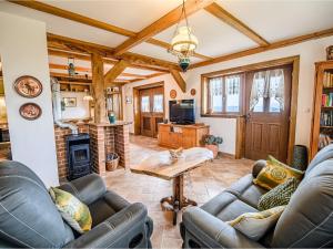 Hidden Authentic Haven Apartments - Two Bedroom Apartment with Balcony