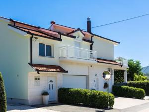 Anetta with 5 bedrooms