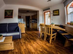 Riverside Pines Luce Apartments with Balcony - Two Bedroom Apartment with Balcony