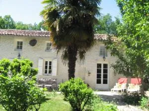 Gite du Calme 3 Star Bed & Breakfast Cognac - 圣布里斯德斯布伊