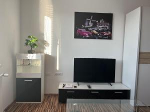 Meadow Tranquil Apartments with Evergreen Garden - Two Bedroom Apartment