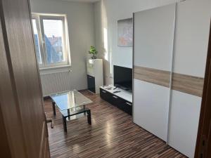 Meadow Tranquil Apartments with Evergreen Garden - Two Bedroom Apartment