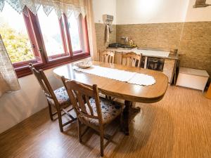 Bloomfield Retreat Country House with Sauna - Three Bedroom Country House