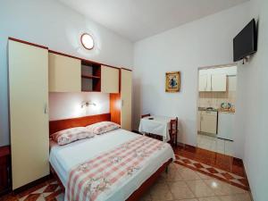 Apartments Pezo - Studio apartment Tina 1