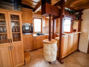 Vivid Hillside Country House with Hot-Tub and Sauna - Two Bedroom Country House