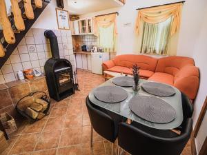 Harvest Horizon Holiday Home with Sauna - One Bedroom Holiday Home