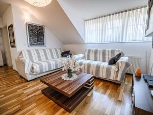 Stunning Rural Holiday Home with Garden and BBQ - Four Bedroom Holiday Home