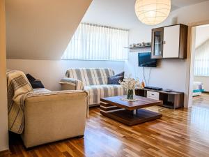 Stunning Rural Holiday Home with Garden and BBQ - Four Bedroom Holiday Home