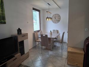 Luce Hilltop Cozy Apartment - Two Bedroom Apartment