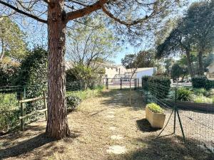 Maison avec terrasse, proche plage et commerces - FR-1-705-61