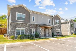 New! 3 BR Condo WPool Close to Branson Strip