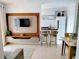 APT 2 QUARTOS c AR, PISCINA E VARANDA Pertinho da Praia de Aruana