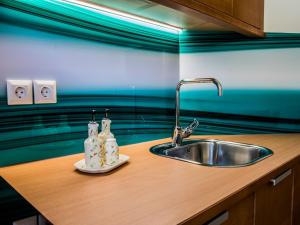 Riverside Pines Luce Apartments with Balcony - One Bedroom Apartment with Balcony