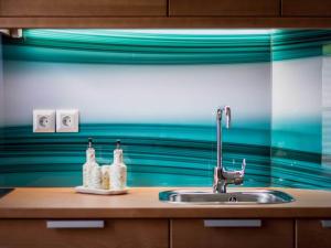 Riverside Pines Luce Apartments with Balcony - One Bedroom Apartment with Balcony