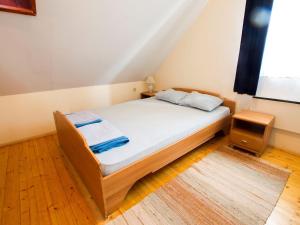 Rustic Charm Cottage Country House with Sauna - Five Bedroom Holiday Home with Sauna