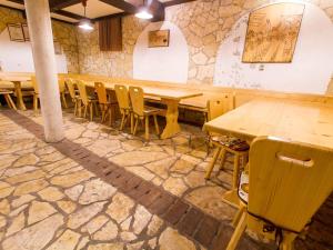 Rustic Charm Cottage Country House with Sauna - Five Bedroom Holiday Home with Sauna