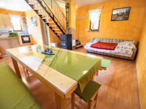 One Bedroom Holiday Home with Terrace and Garden