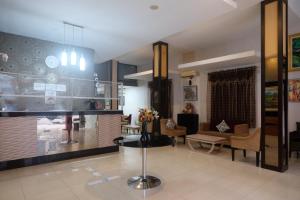 RedDoorz Plus at Grand Populer Hotel Makassar