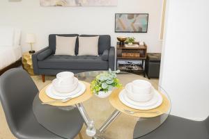 Beach Breeze Marina Suites with Pool, Gym & Hot Tub